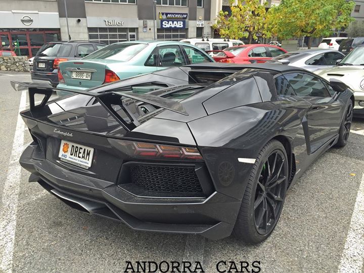 Lamborghini Aventador. Version noire
