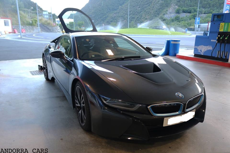 BMW i8. Version noire avec 362 CH