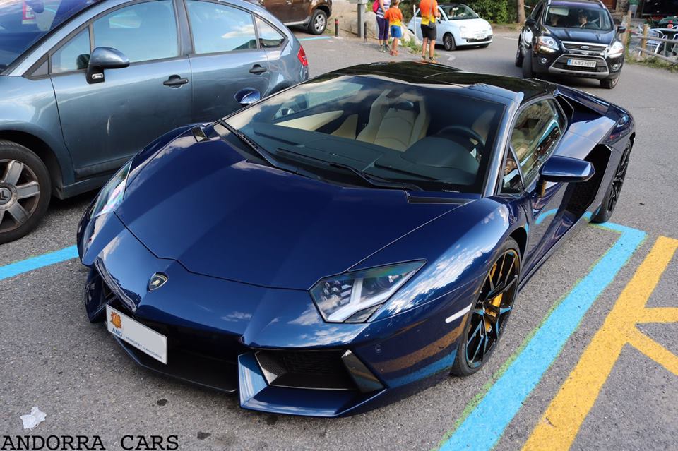 Lamborghini Aventador Roadster lp700 4 Blue