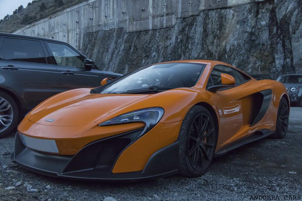 McLaren 675LT orange color