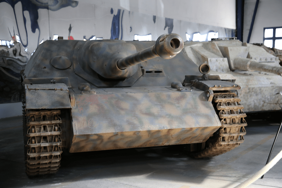 The Jagdpanzer IV (Sd.Kfz. 162) - German tank destroyer * All PYRENEES ...