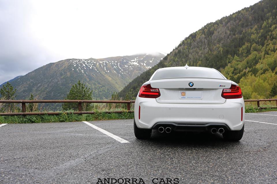 BMW M2. Version blanche. Photos dans les Pyrénées Andorranes