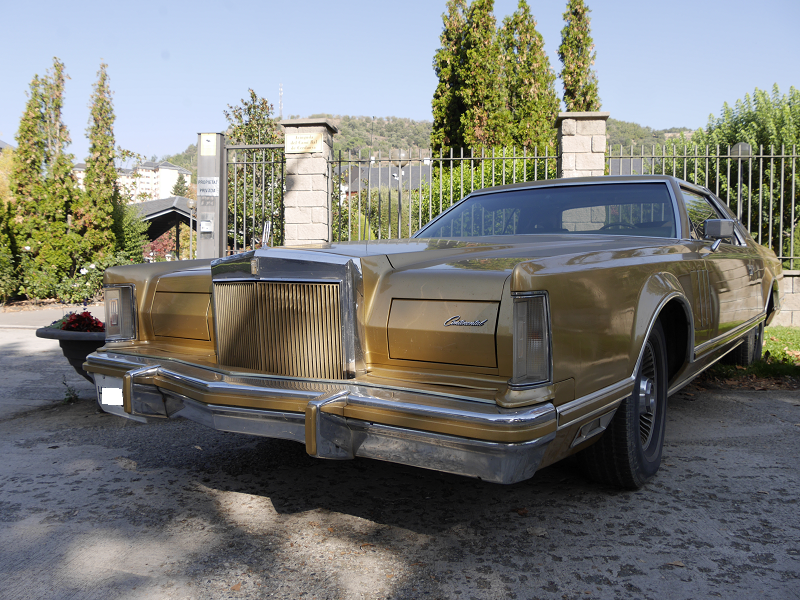 Lincoln Continental Mark V. Version beige à La Seu D'Urgell