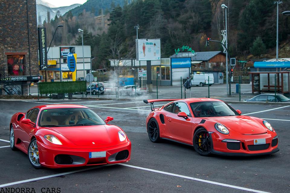 Porsche rouge VS Ferrari rouge