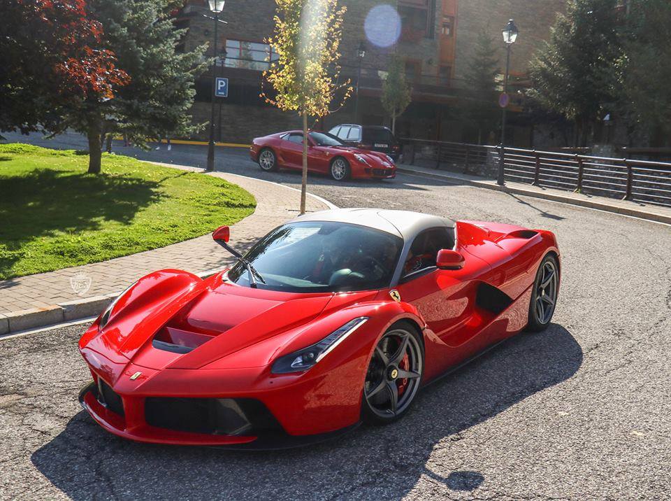 Ferrari LAFERRARI осень