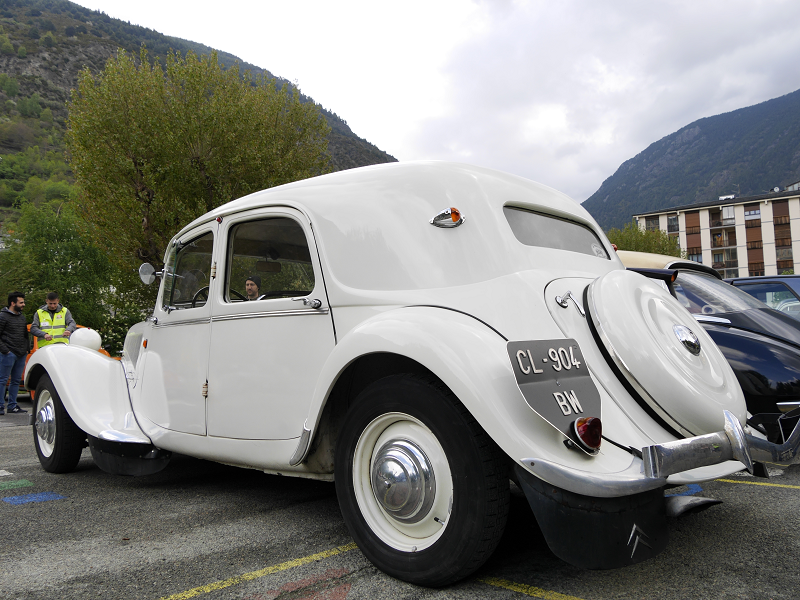 Citroën Traction Avant. Couleur Blanche De 1947 * TOUTES LES PYRÉNÉES ...