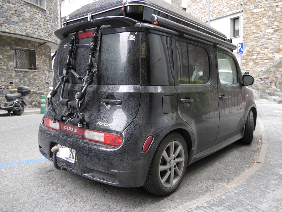 Nissan Krom Cube: black version with 122 HP