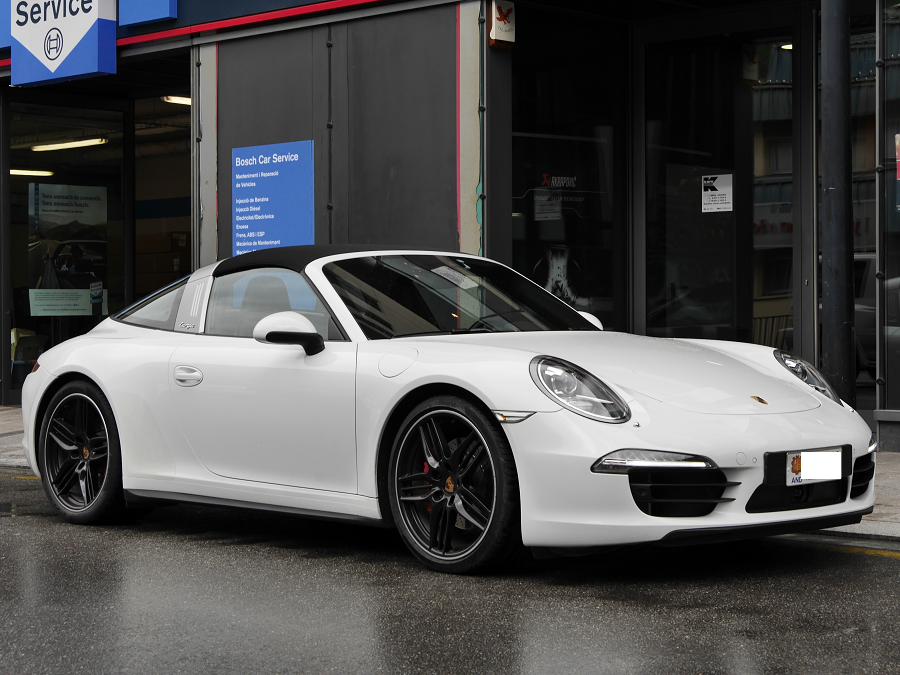 Porsche 911 Targa 4S: white copy on black wheels * All PYRENEES · France,  Spain, Andorra