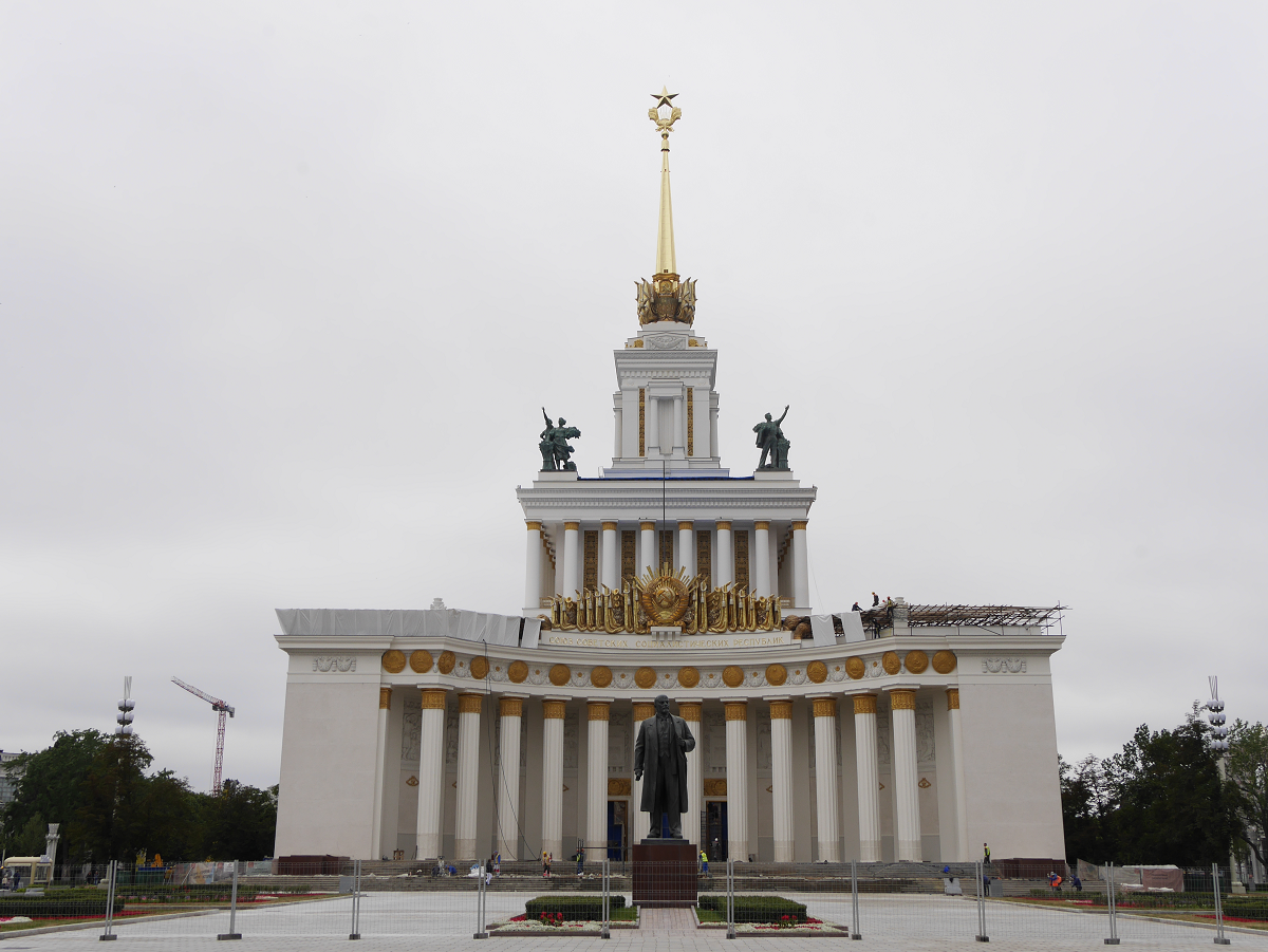 Центральный павильон. Павильон 1 ВДНХ. Главный павильон ВСХВ (ВДНХ). Главный павильон ВДНХ Щуко 1954. Главный павильон ВДНХ сталинский Ампир.