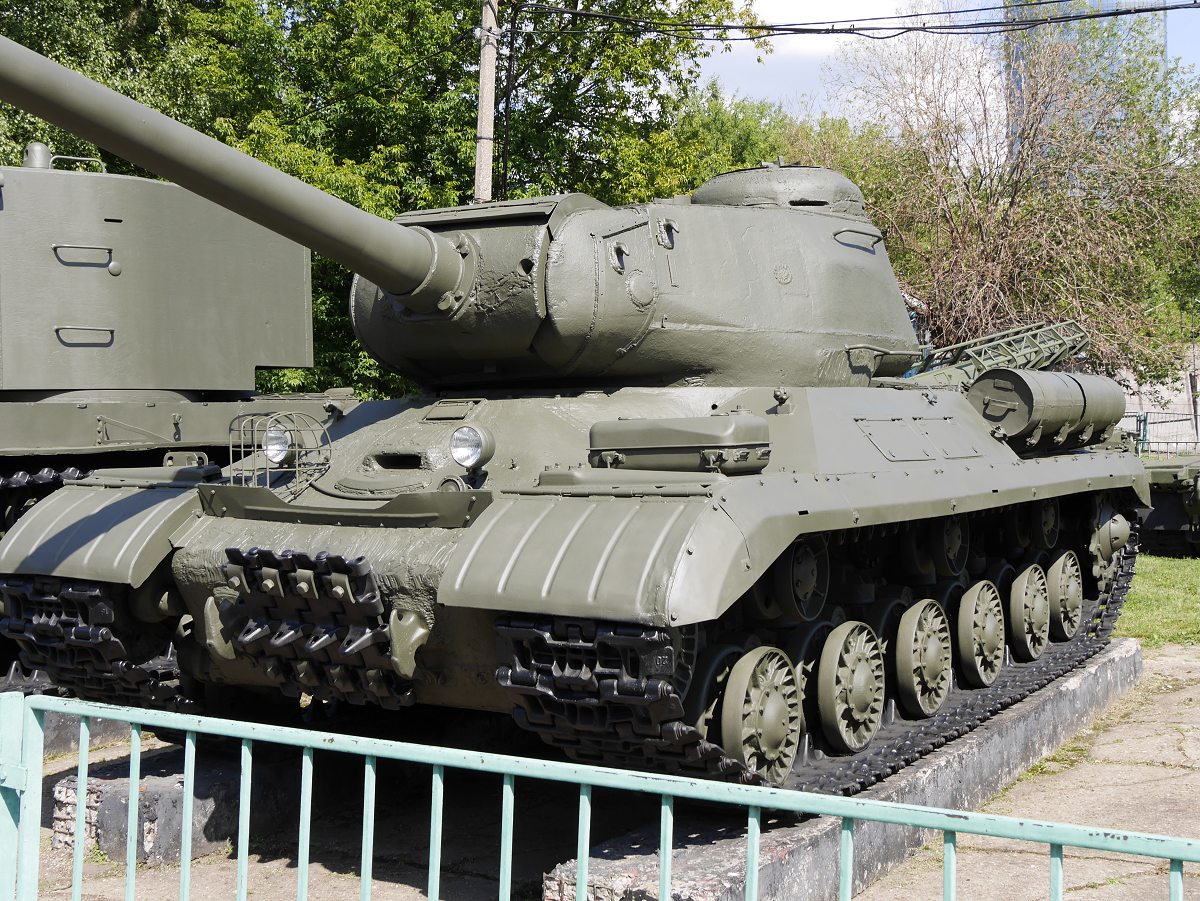 Ис 2 оборудование. Танк ИС-2. Танк ИС 2 1944. Тяжёлый танк ИС 2м 1944. ИС 2 122 мм.
