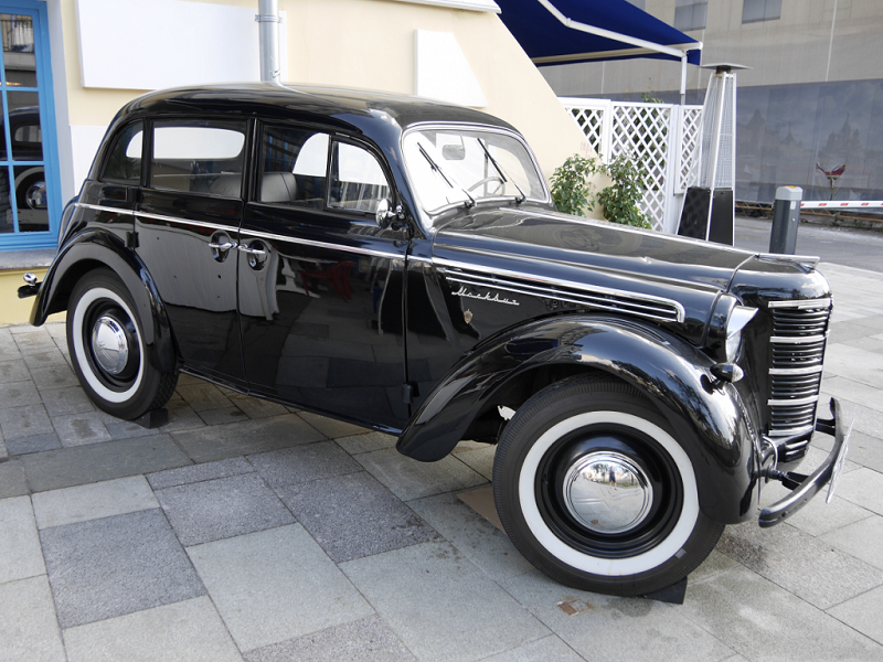 Black Moskvitch 400-420 * All PYRENEES · France, Spain, Andorra