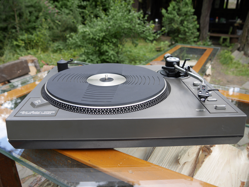 A vinyl turntable player Studio-Standard MT 62-11 from Fisher. Made in  Japan * All PYRENEES · France, Spain, Andorra