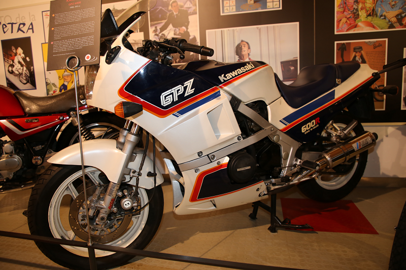 gennembore tilpasningsevne Rodeo Vintage motorcycles: Kawasaki GPZ 600 R, 593 cc (1985) • All PYRENEES ·  France, Spain, Andorra
