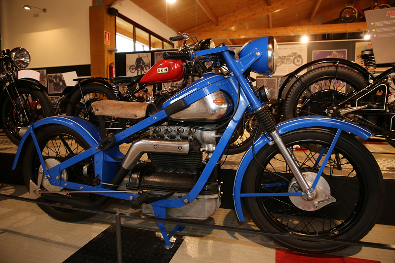 Старинные мотоциклы: Нимбус, 4 цилиндра 750 куб. см (1952)