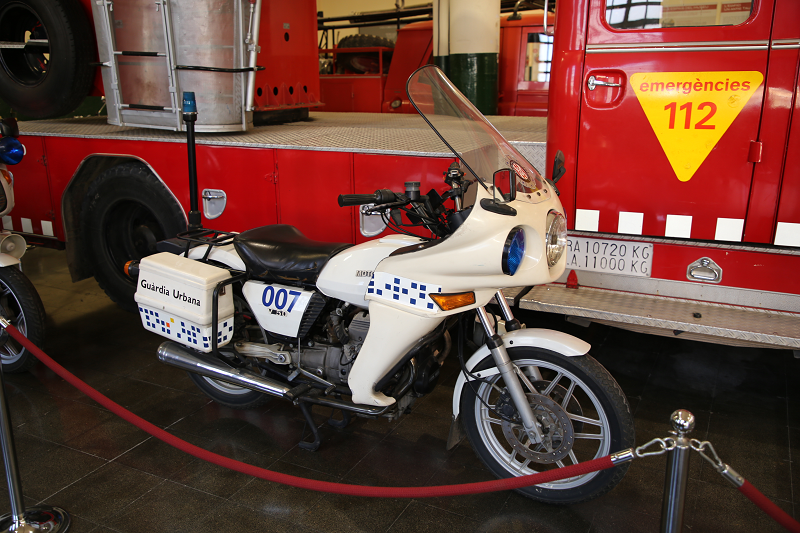 Moto de police: Moto Guzzi V50. Musée de voitures à Lleida
