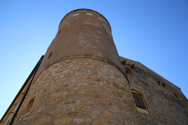Le château d'Os est un château territorial placé au-dessus du village d'Os de Balaguer (Noguera)