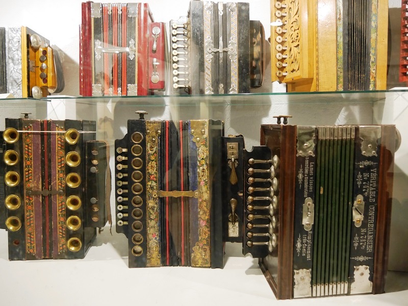 The best accordions of the world: history, production, brands