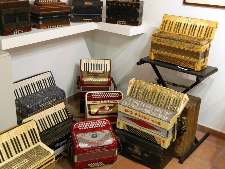 The best accordions of the world history, production, brands * All