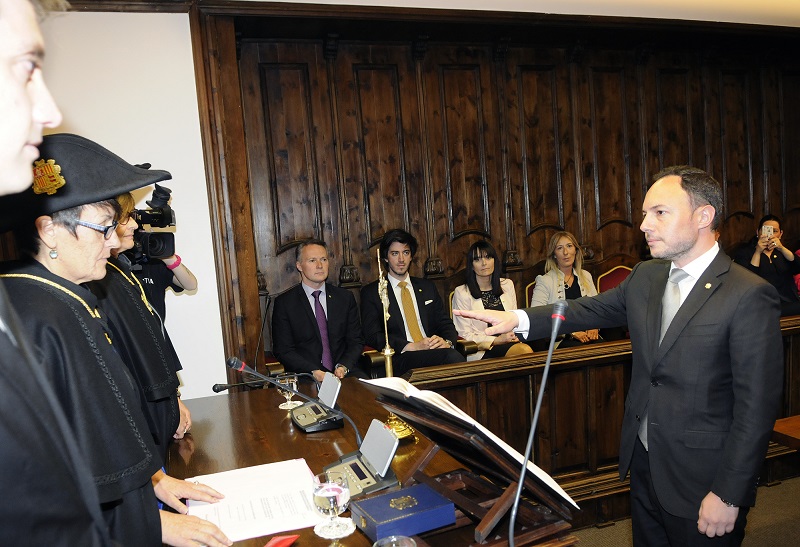 Речь нового главы правительства Андорры - акт присяги в Генеральном совете