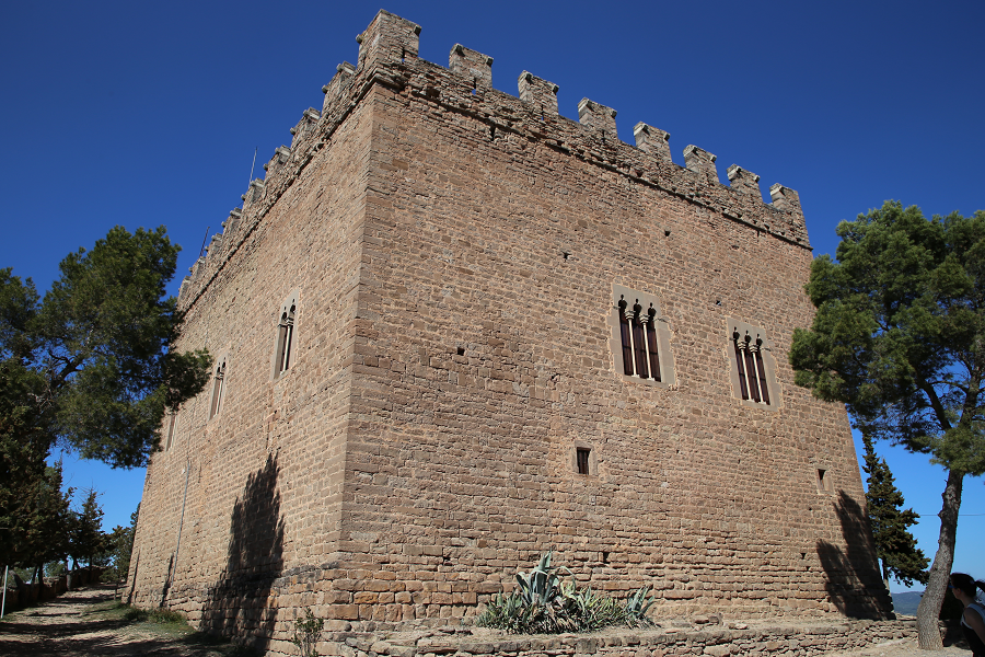 Le château de Balsareny est un clair exemple de gothique catalan