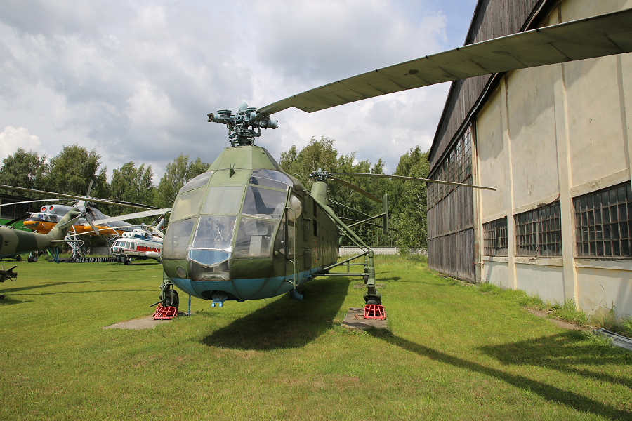 Yakovlev Yak-24 : hélicoptère bimoteur de transport à rotor en tandem