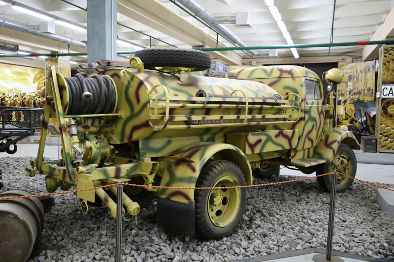 véhicule militaire de la seconde guerre mondiale à vendre a paris