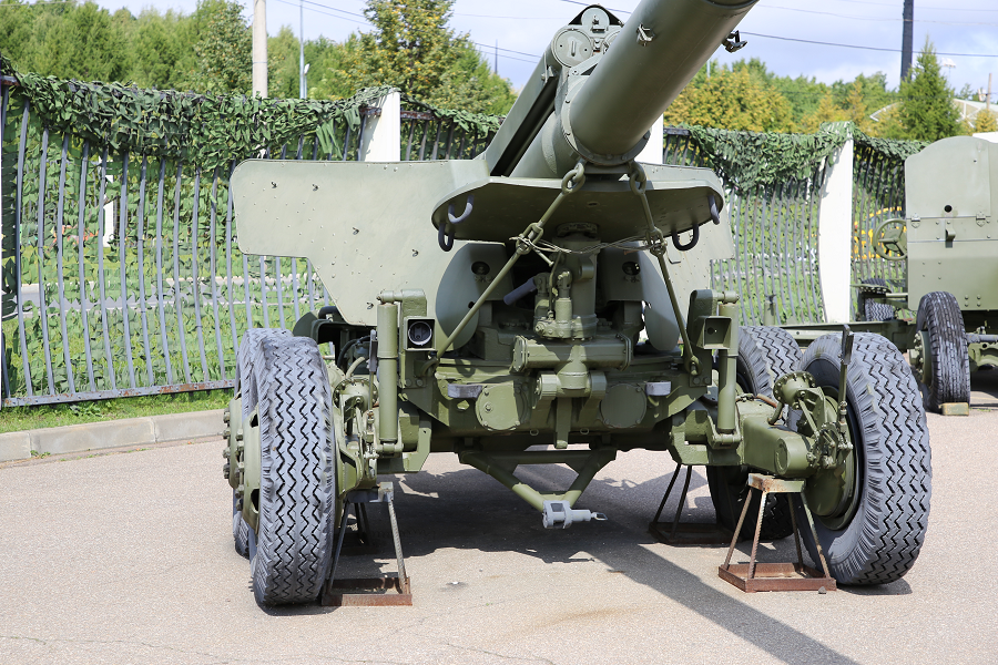 A Soviet 152 Mm Gun 2A 36 Giatsint. Developed In 1968 * All PYRENEES ...