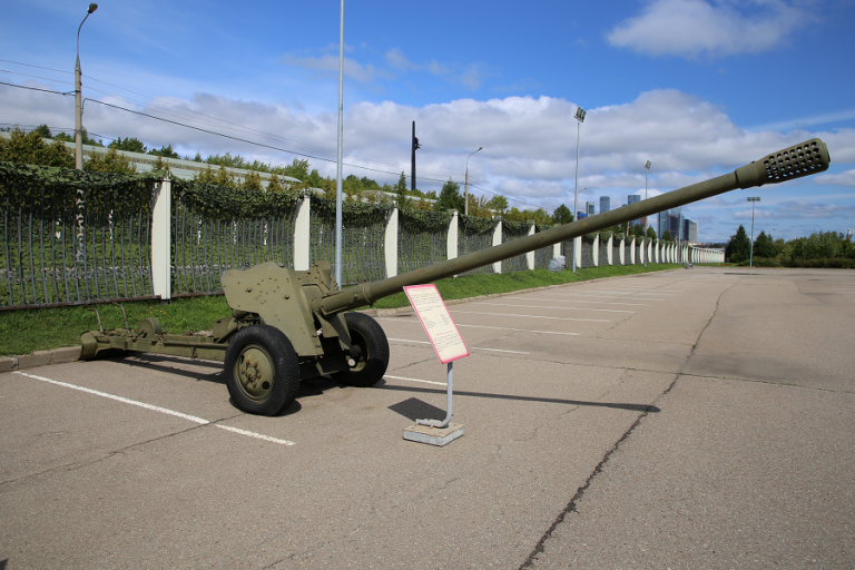 85 mm D-48: Soviet anti-tank gun * All PYRENEES · France, Spain, Andorra