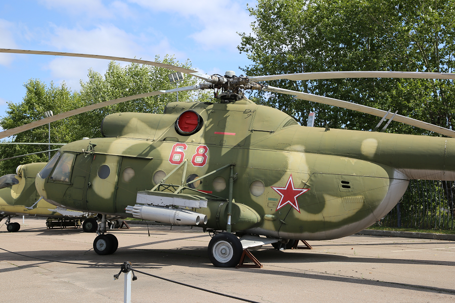 Советский военно-транспортный вертолет Ми-8