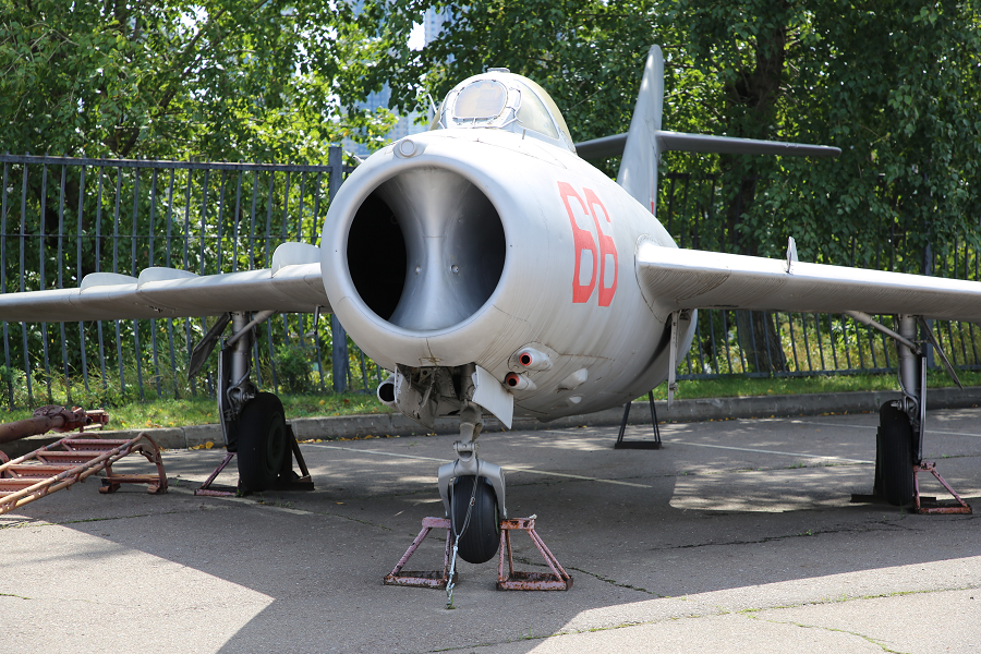 Фронтовой многоцелевой истребитель МиГ-17