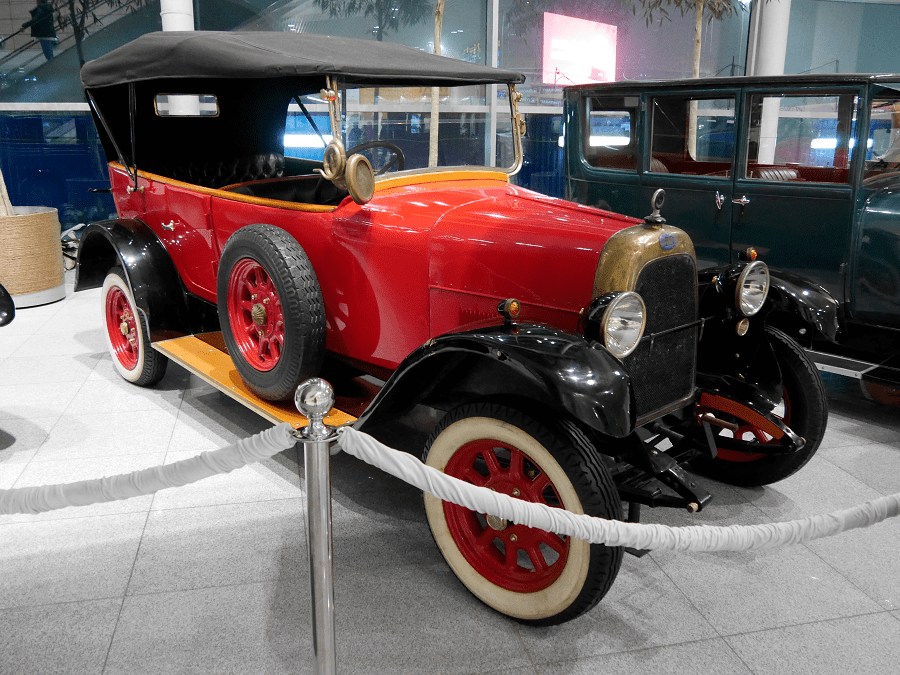 Fiat Valencia 505. Fabriqué en 1919. Version rouge