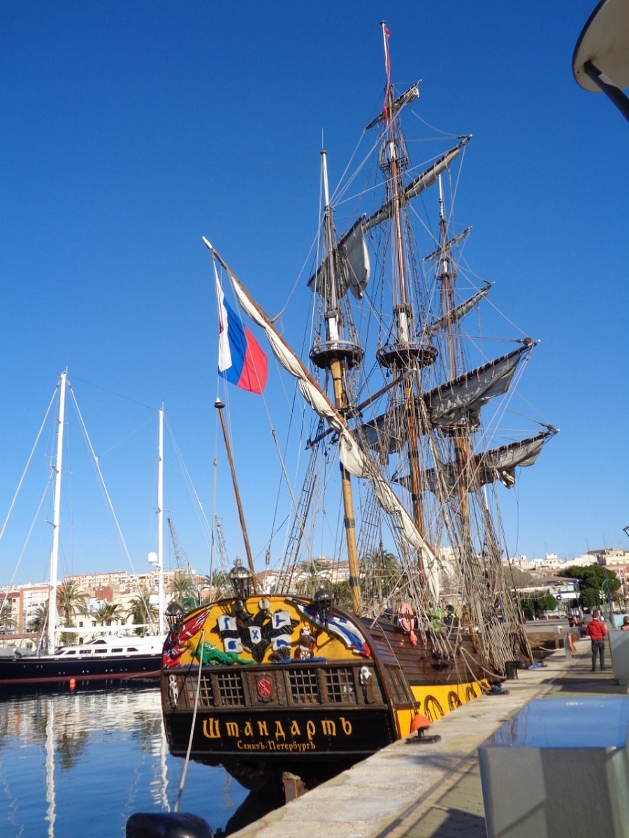 Journée portes ouvertes à Marina Port Tarraco en l'honneur de l'arrivée de la frégate russe Shtandart