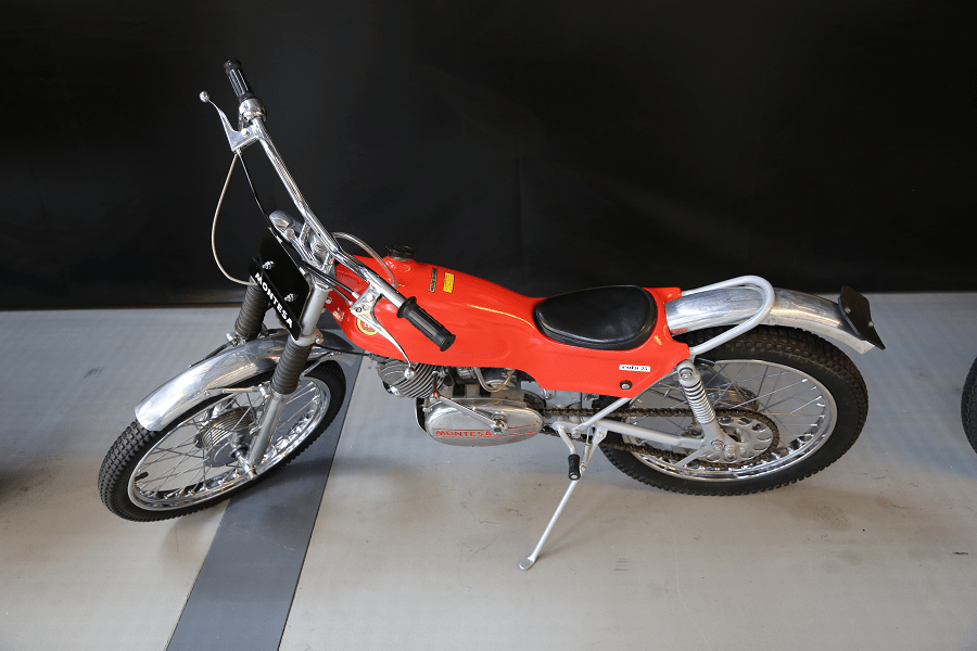 Montesa COTA 25. Version rouge_1971, 1972, 1973, 1974, 1975, 1976, 1977, 1978, 1979, 1980, 1981 et 1982