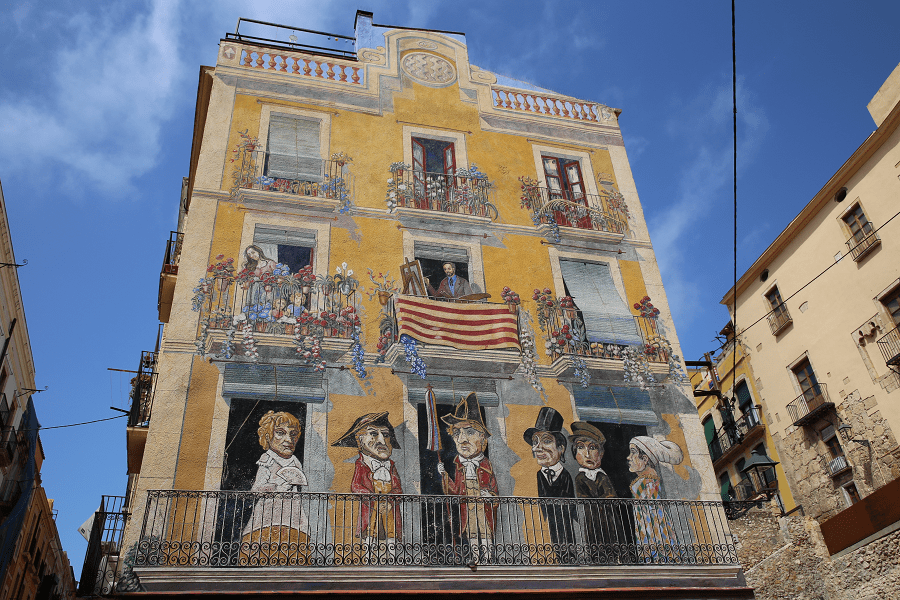 Граффити на стене, город Таррагона_искусство города испания каталония