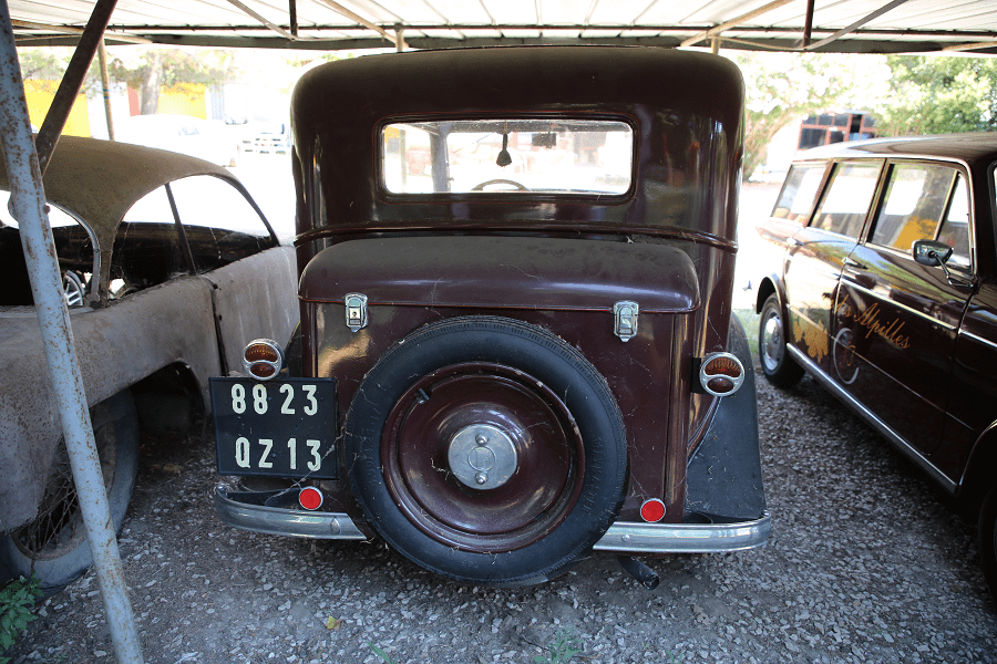 Fiat 514 Sedan de 1930 : voiture ancienne_vue de derriere