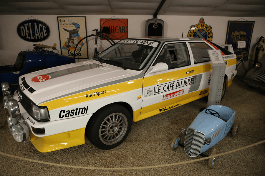 Audi Quattro 200 Coupé Turbo : voiture de sport_vue de cote_le cafe du musee