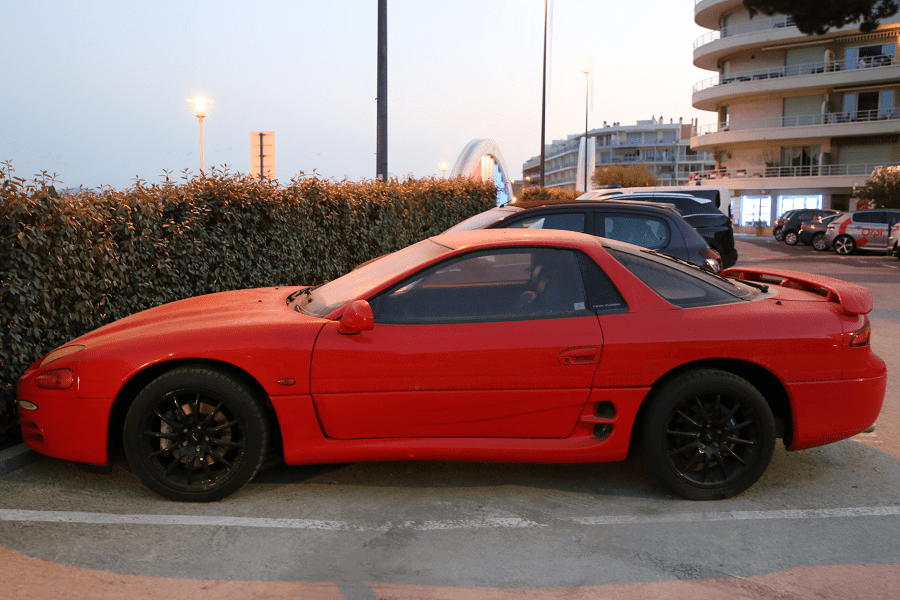 Mitsubishi 3000GT 4x4 biturbo. Couleur rouge • TOUTES LES