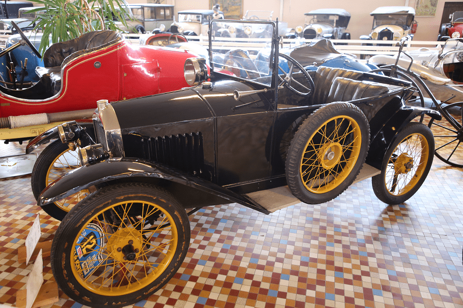 Черный Peugeot 172 Quadrilette образца 1924 года