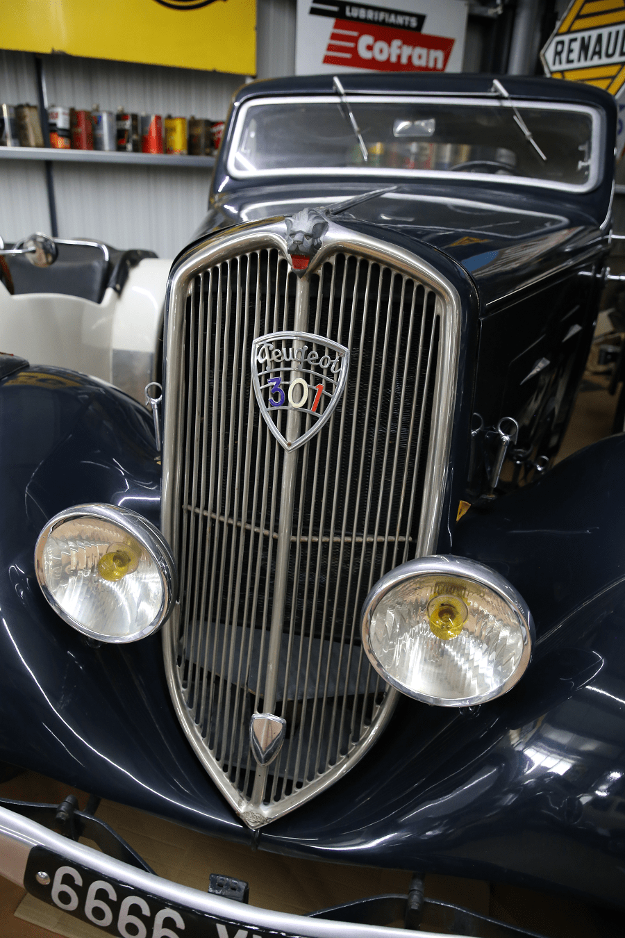 Синий Peugeot 301 Coupe образца 1935 года