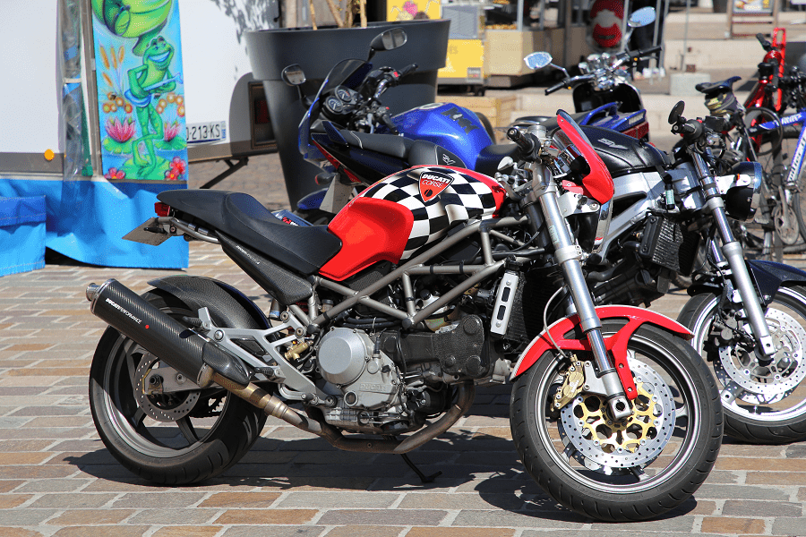 Красный Ducati Monster S4 (2001-2007)