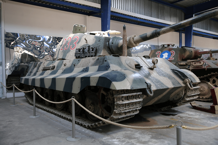 Panzerkampfwagen Tiger Ausf. (Королевский Тигр) - немецкий тяжелый танк Второй Мировой Войны