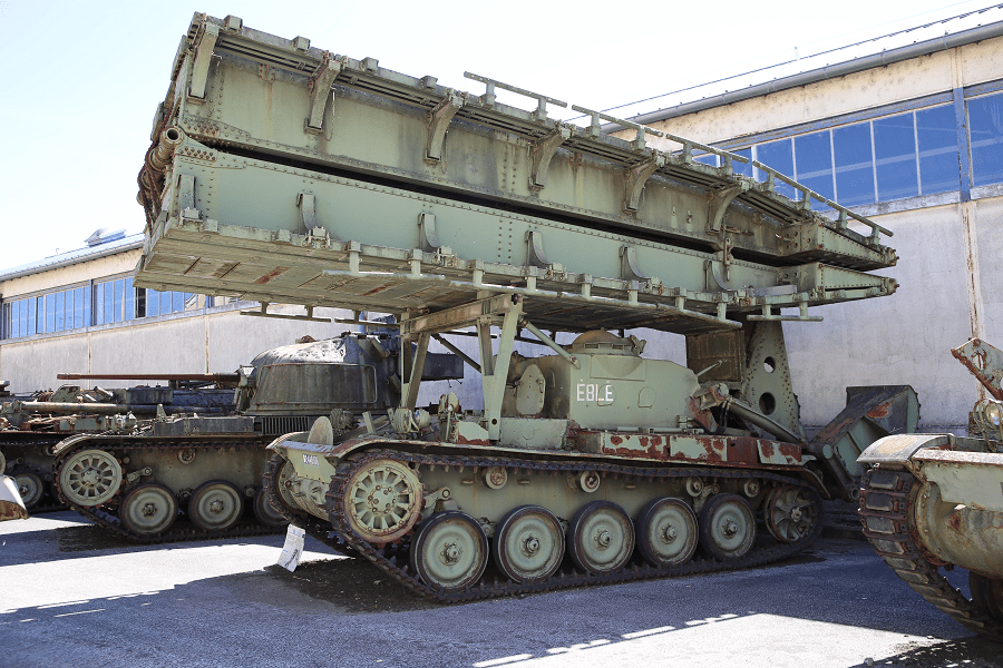 Французский AMX-13 - танковый мостоукладчик