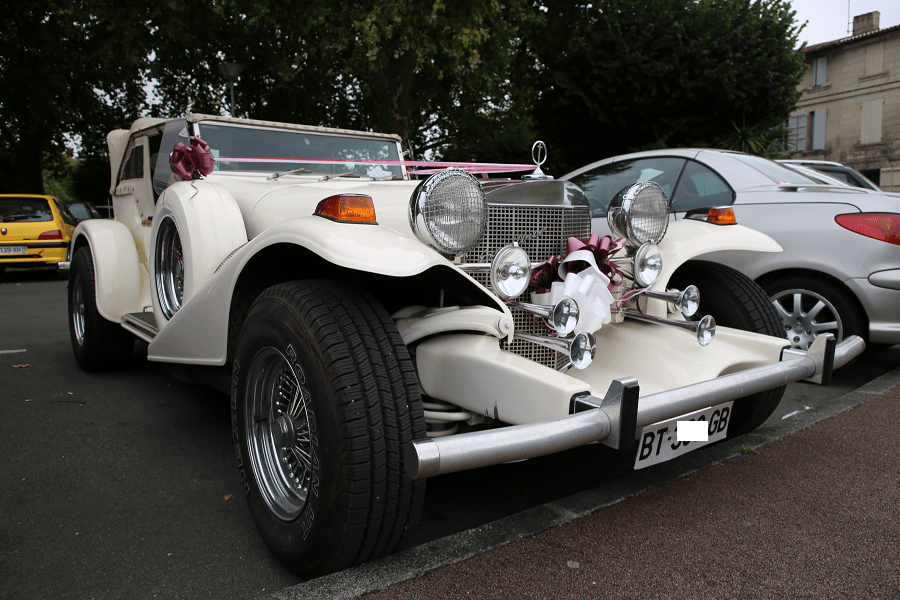 Белый Excalibur roadster series IV: свадебный автомобиль