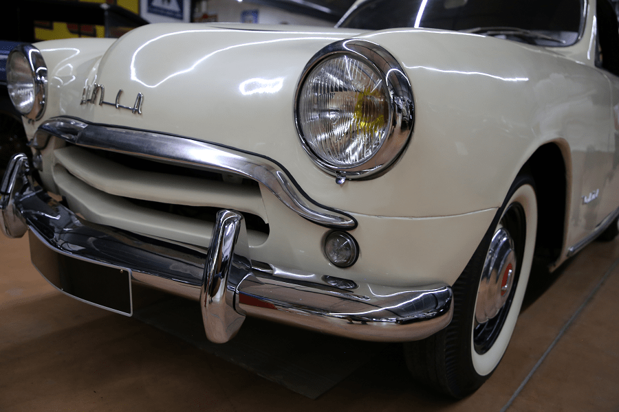 Белая Simca Weekend Cabriolet образца 1956 года