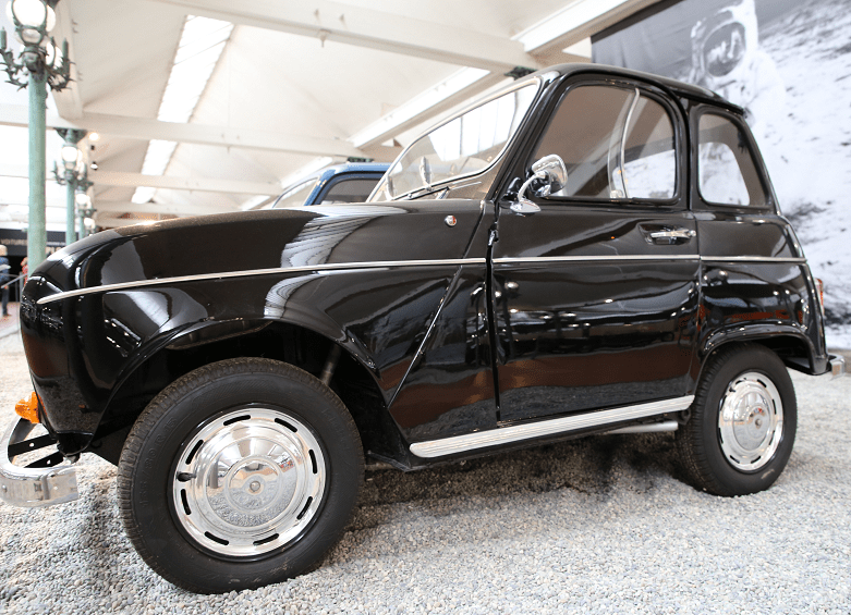 Черный Renault Coach Type Bertine образца 1969 года
