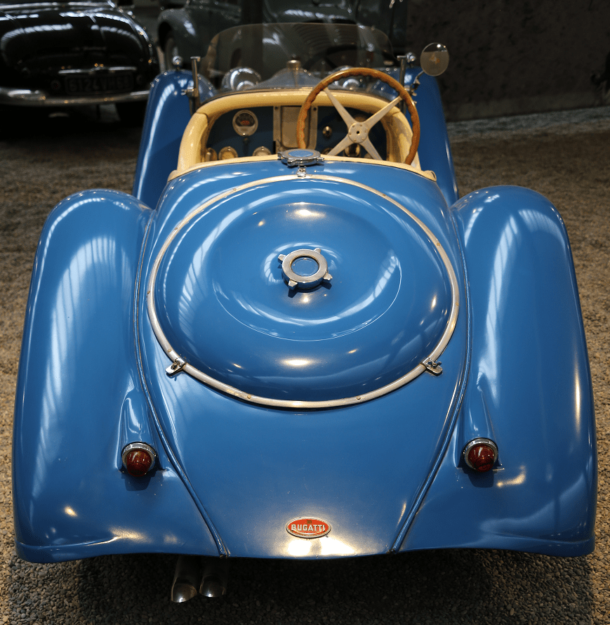 Bugatti Biplace Sport Type 35B. Couleur bleue_vue de derriere_design_ettore bugatti_phares_retro