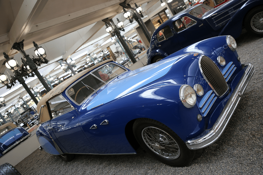 Bugatti Cabriolet Type 57. Couleur bleue_vue de cote_histoire_caracteristiques