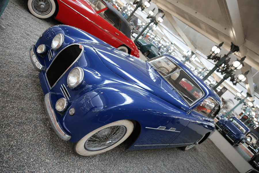 Bugatti Coach Type 101. Couleur bleue_vue de cote_retro