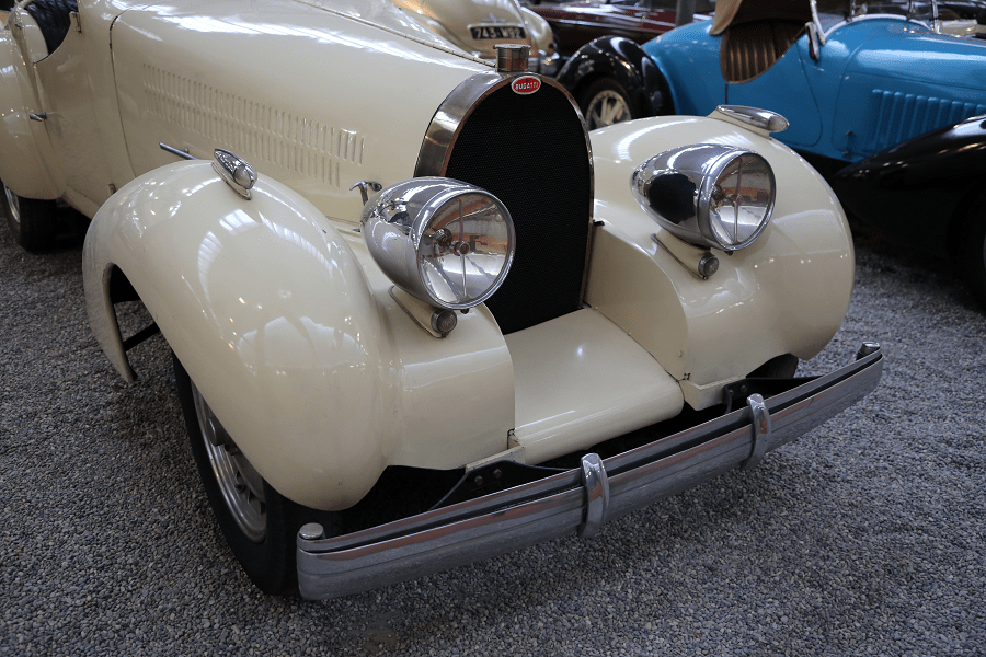 Bugatti Roadster Type 46. Couleur crème_roues_phares_calandre_logo