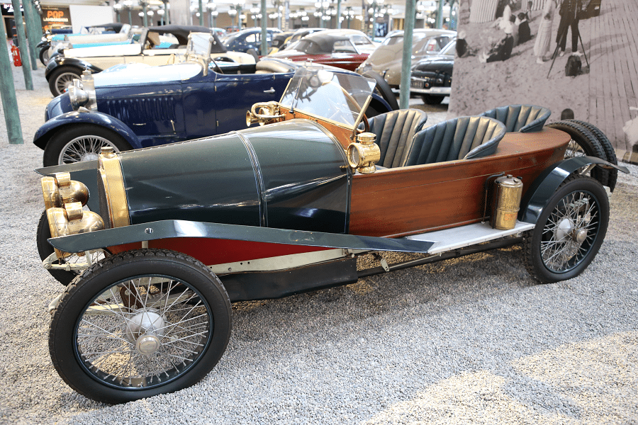 Bugatti Torpédo Type 17. Couleur verte_vue de cote_corps en bois_3 passagers_luxe_acheter_a vendre